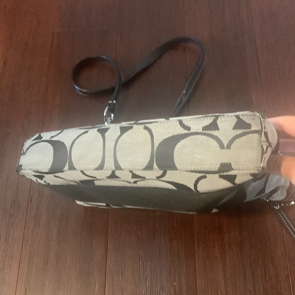 Coach purse. Great used condition - Picture 4 of 4